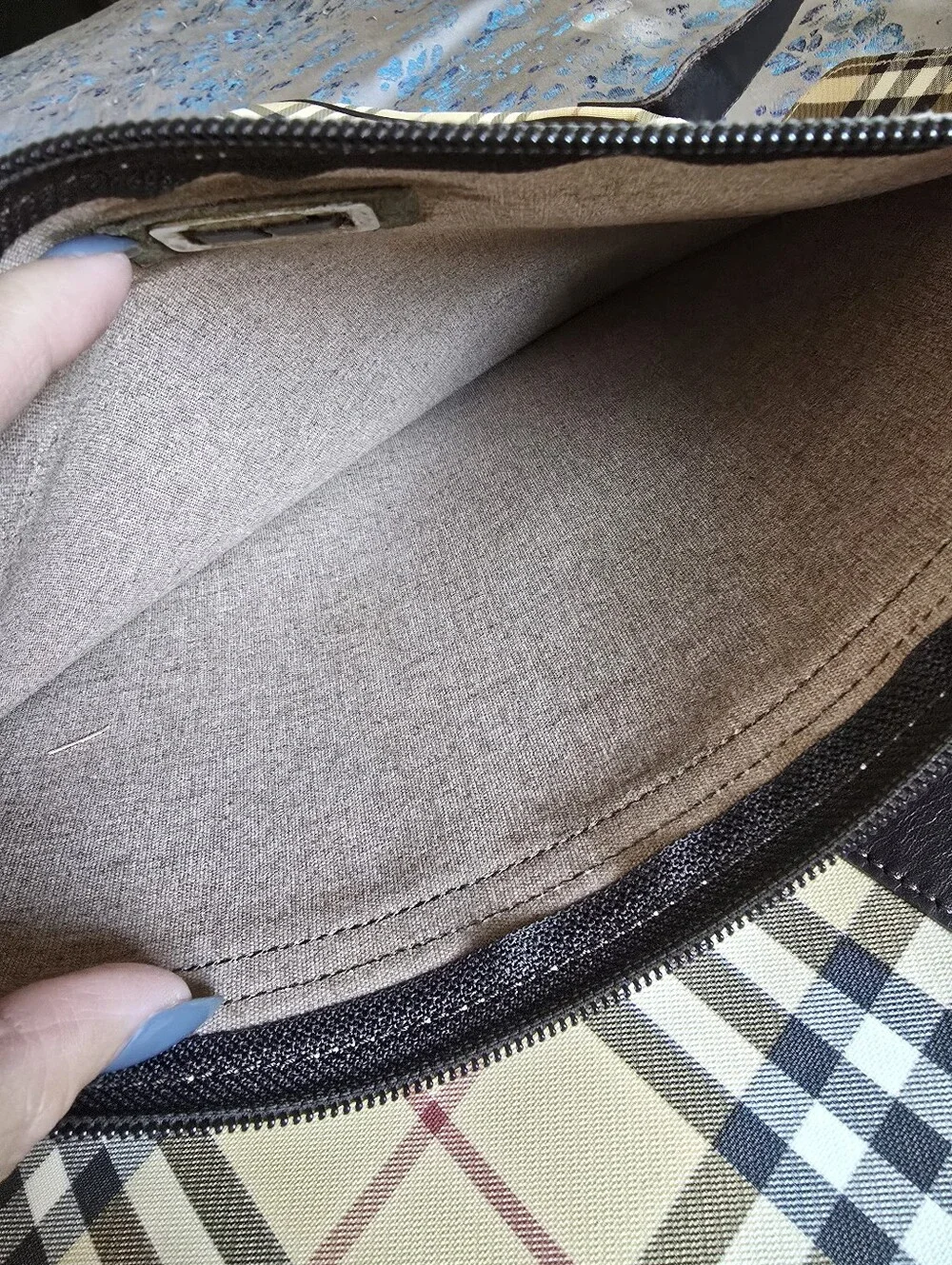 Authentic Burberry Classic Plaid Men's Messenger Bag in Beige